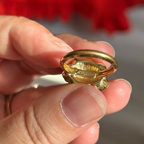 4/$100 AVON Elegant Gold Ring with Gemstone size 5 🥰 - Picture 8 of 8